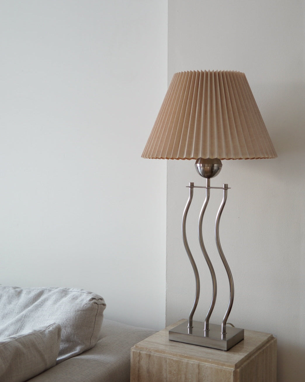Memphis-Style Pleated Lamp