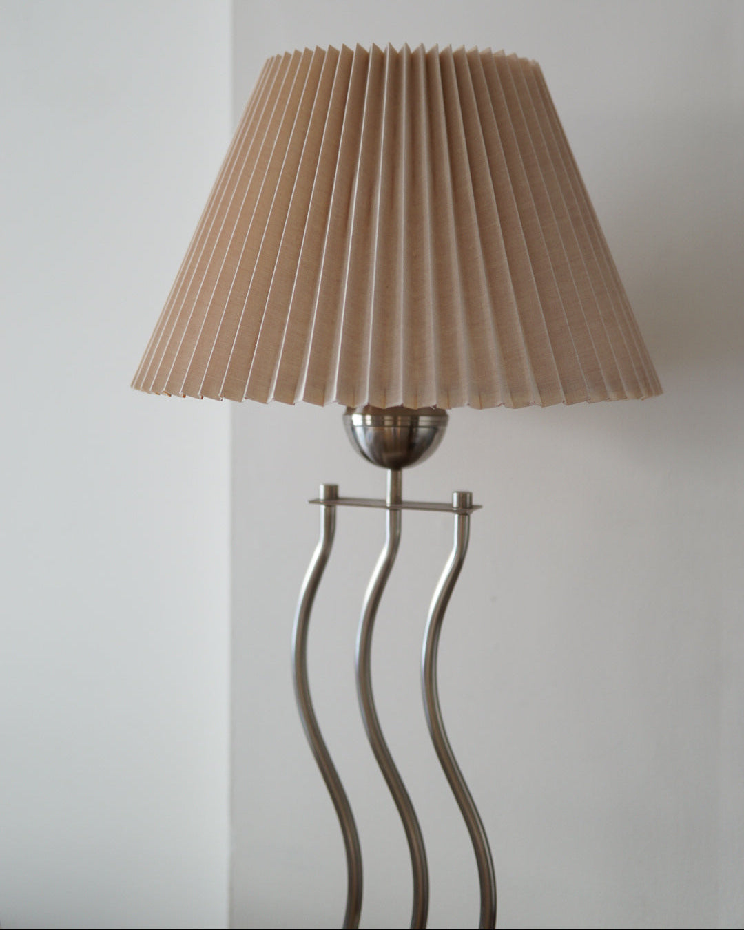 Memphis-Style Pleated Lamp