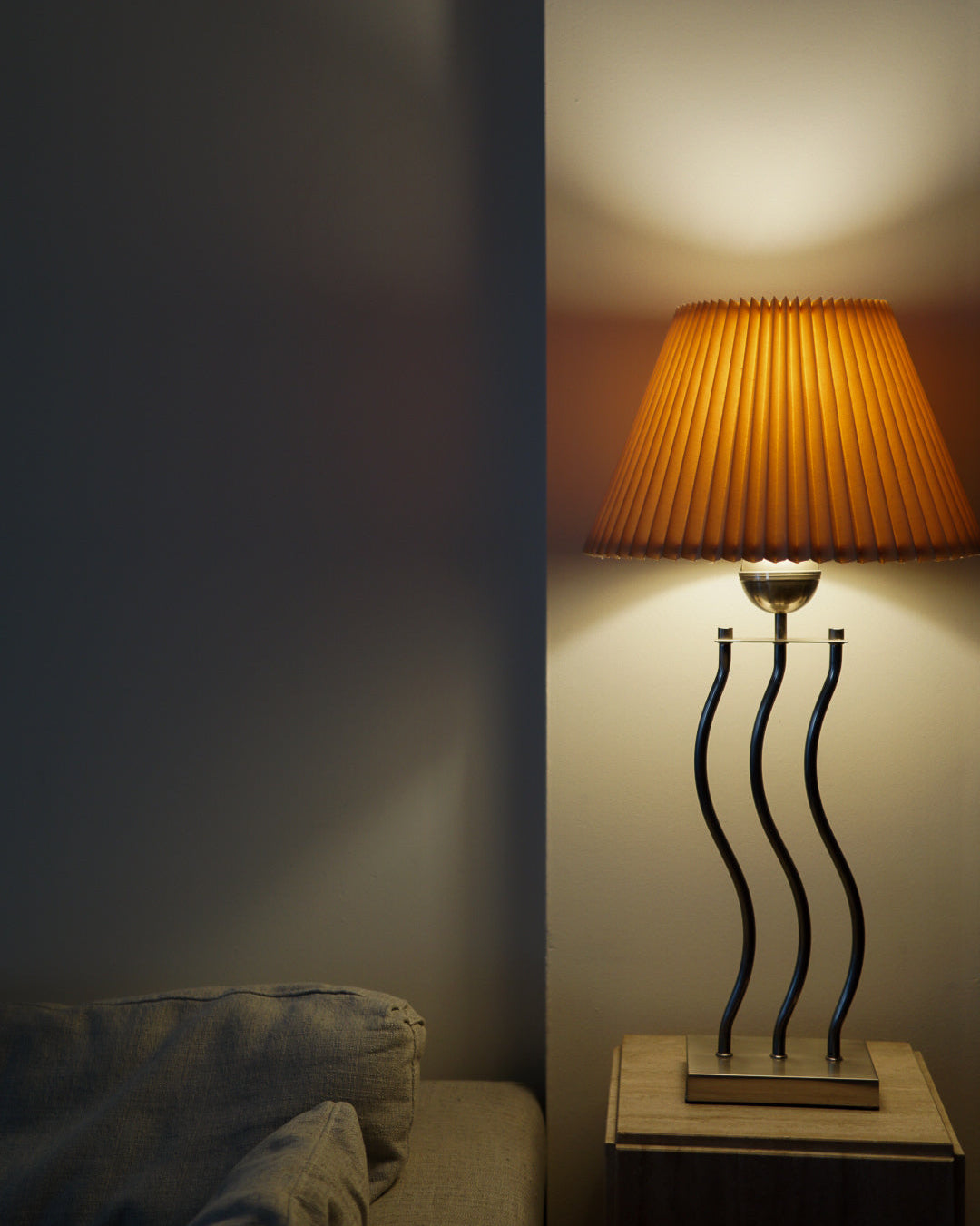 Memphis-Style Pleated Lamp