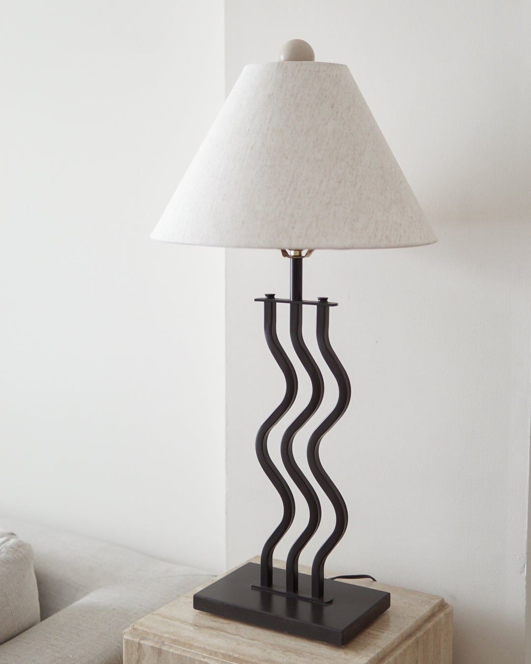 Memphis-Style Wavy Lamp