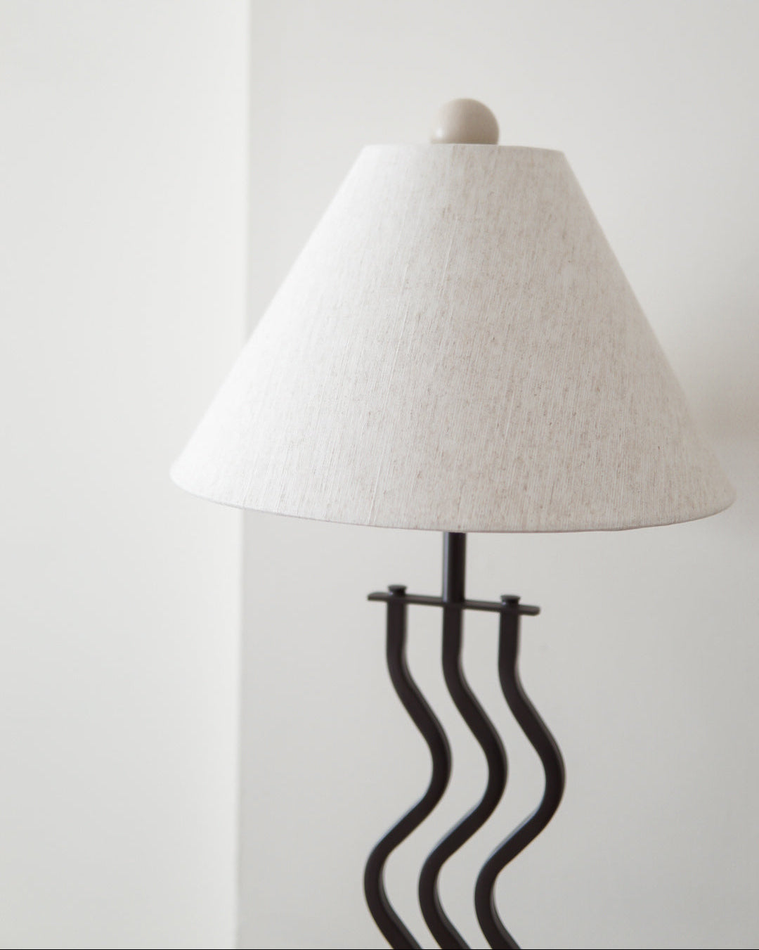 Memphis-Style Wavy Lamp
