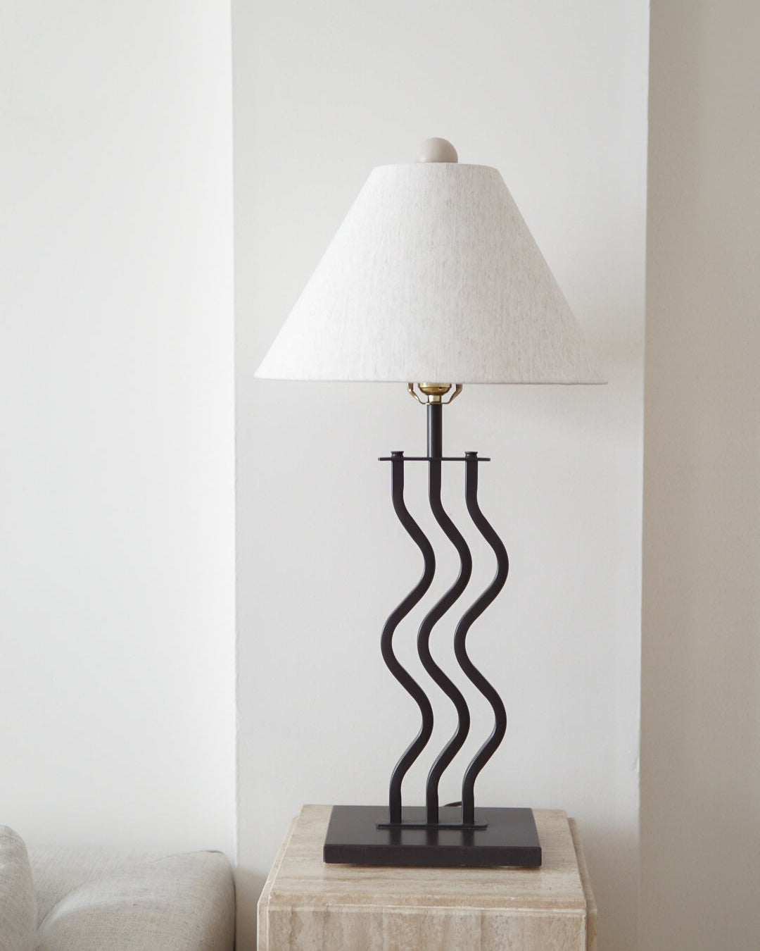 Memphis-Style Wavy Lamp